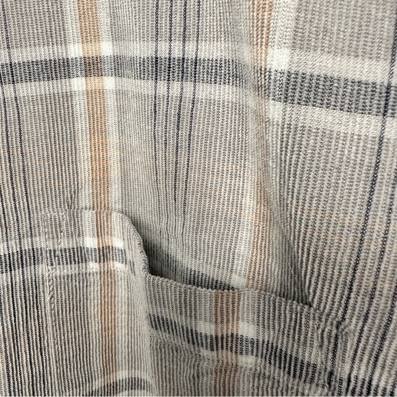 Gray Casual Button Down Shirt with Plaid Design - Picture 6 of 12